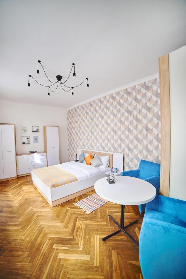 Comfort Apartments In Center Львов Экстерьер фото